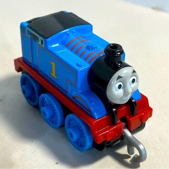 Four Thomas Engines and a Box Car - Picture 9 of 10